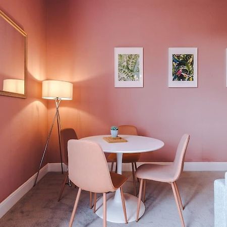 Pink Palace - Central Apartment Chester Kültér fotó