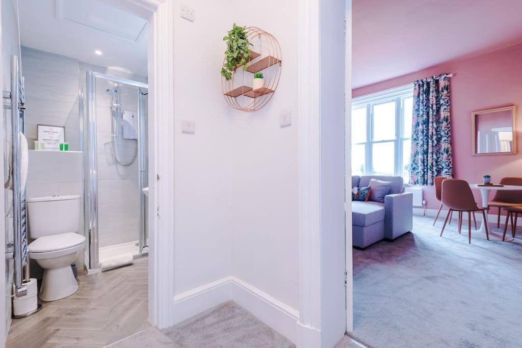Pink Palace - Central Apartment Chester Kültér fotó