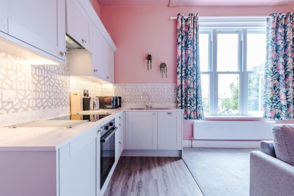 Pink Palace - Central Apartment Chester Kültér fotó