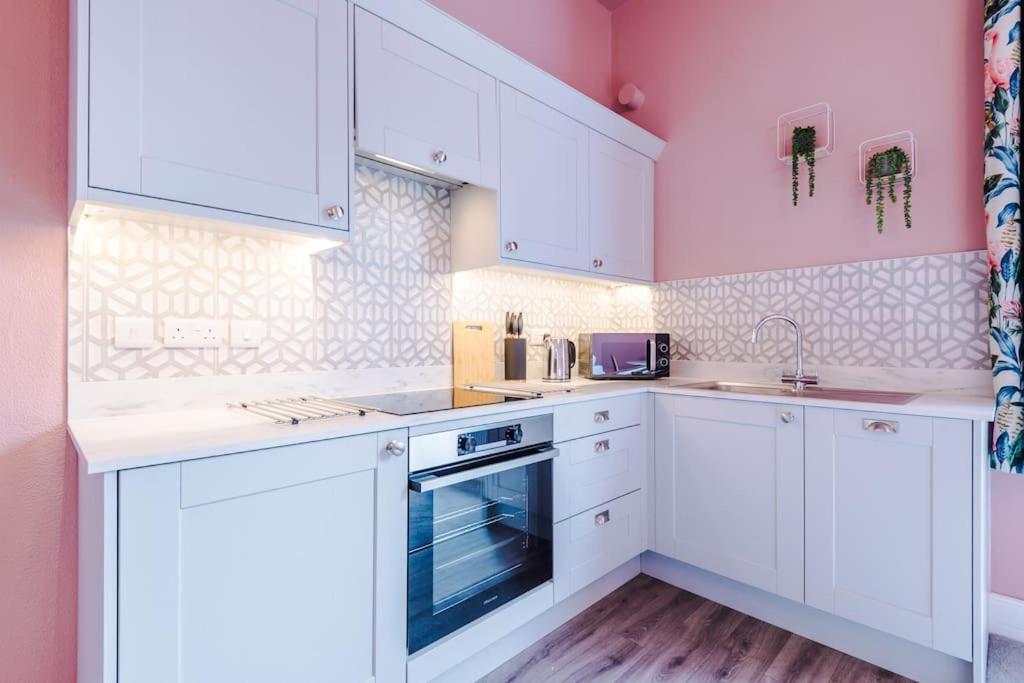 Pink Palace - Central Apartment Chester Kültér fotó